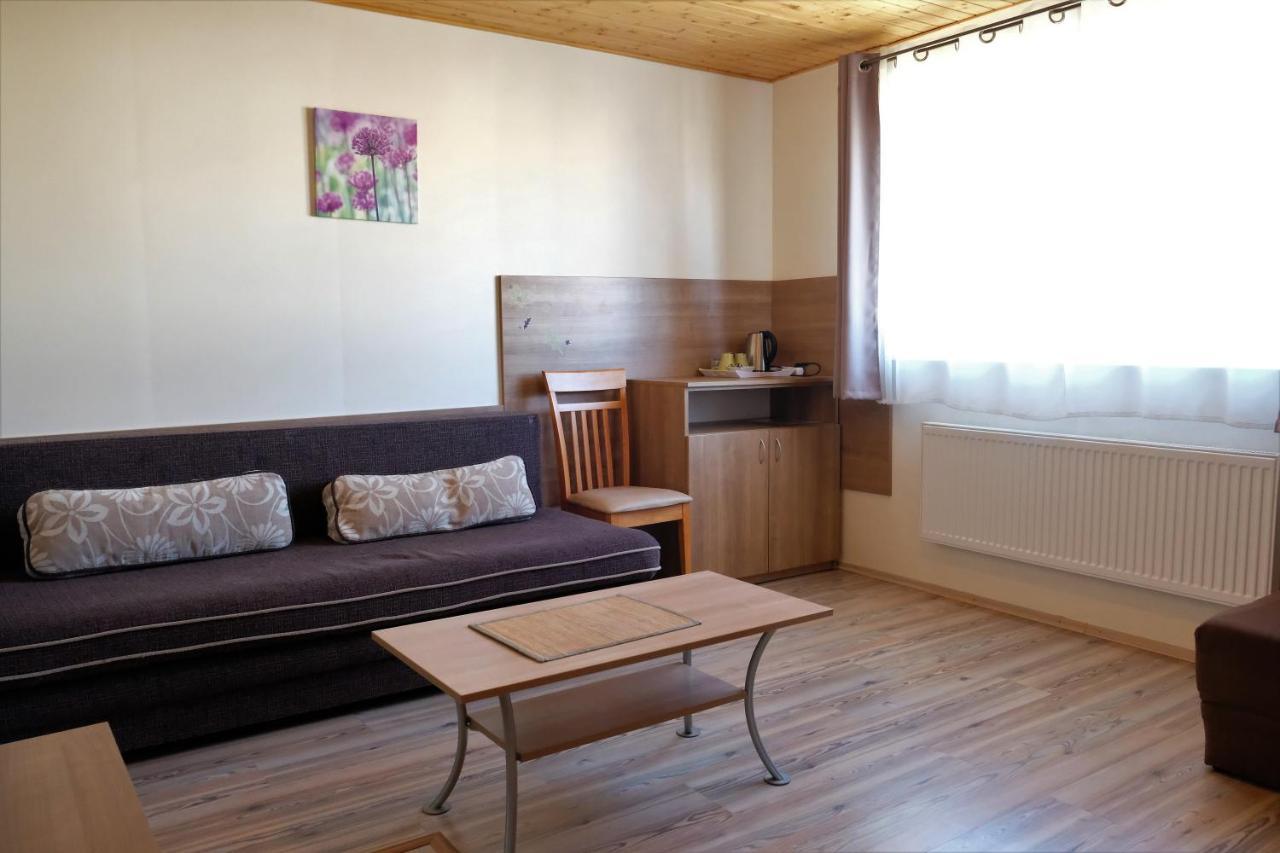 Guest House Fleurs Liptovský Mikuláš المظهر الخارجي الصورة